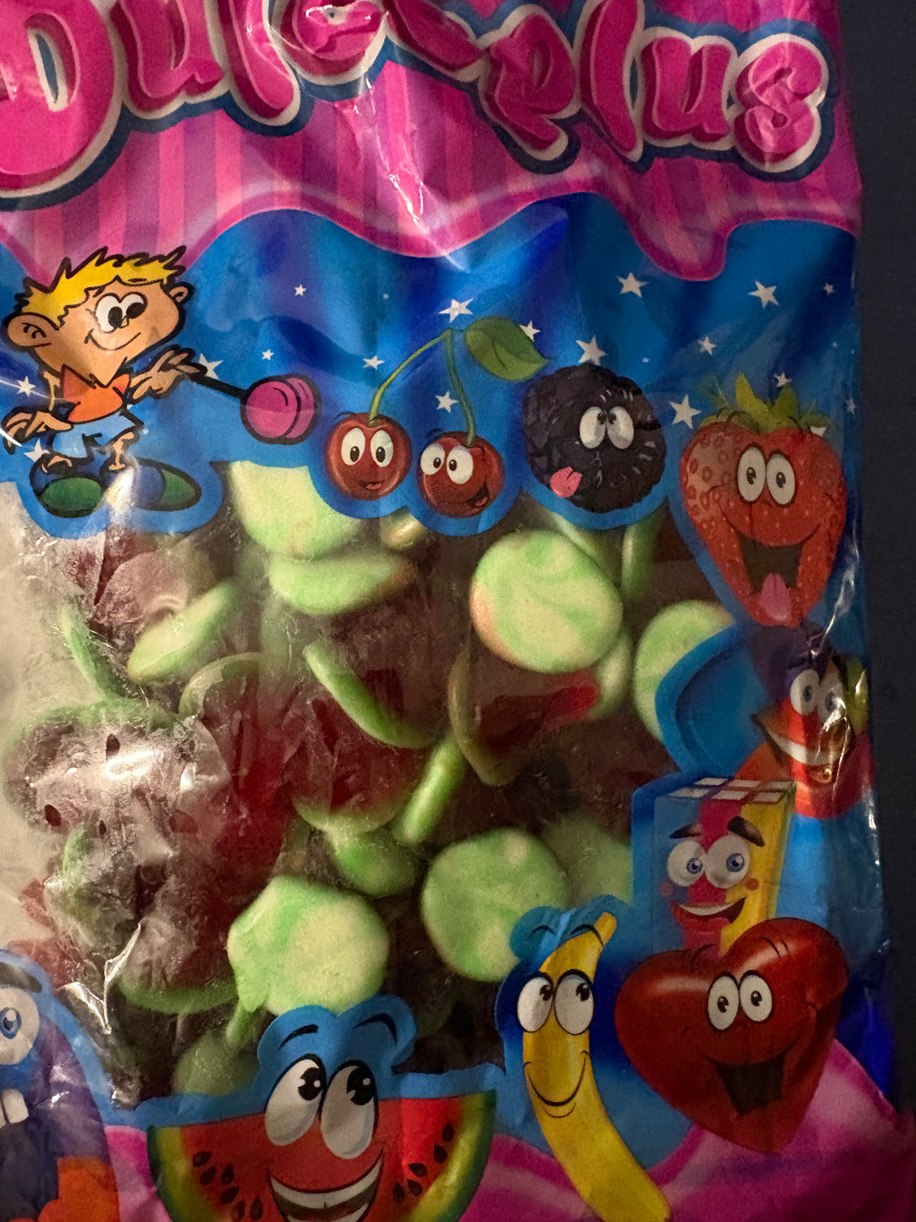 Cône  fraise. Bonbon gélifié